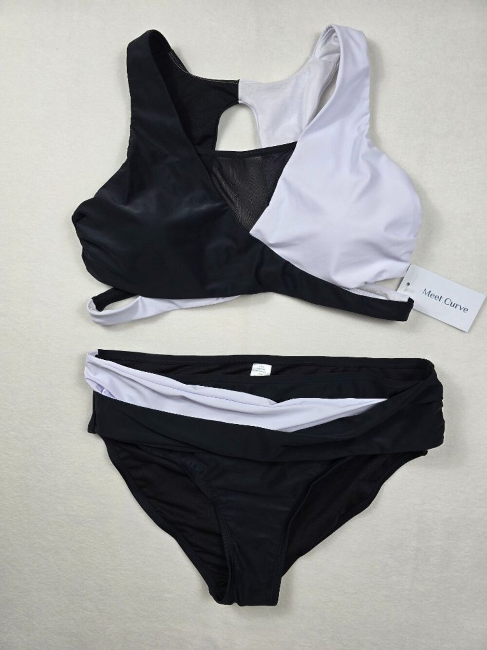 Meet Curve 2XL Black & White Colorblock Swimsuit Set Two-Piece Bikini NWT - Picture 3 of 5